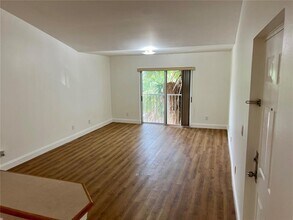 9905 Westwood Dr in Tamarac, FL - Foto de edificio - Building Photo