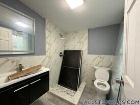 8 Brentwood St in Boston, MA - Building Photo