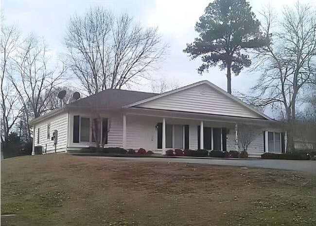 property at 1309 Golf Dr SW