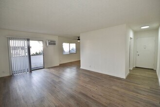 12050 Tiara St in Los Angeles, CA - Building Photo - Building Photo