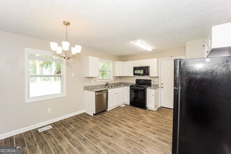 9194 Greenwood Dr in Jonesboro, GA - Building Photo - Building Photo