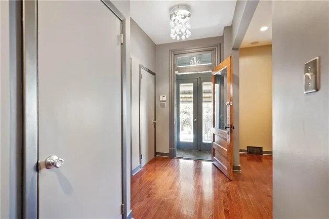 937 Jackman Ave, Unit 1 in Pittsburgh, PA - Foto de edificio - Building Photo