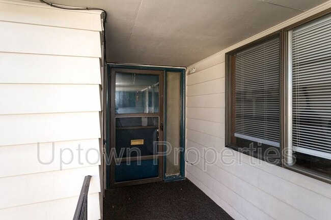 8057 NE Flanders St in Portland, OR - Building Photo - Building Photo