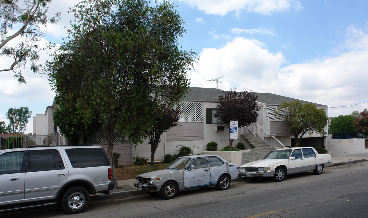 Schoenborn Apartments in Canoga Park, CA - Building Photo