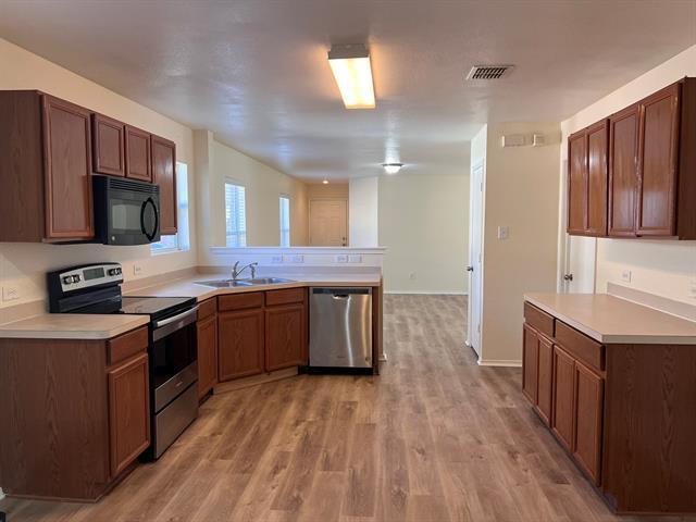 8911 Valley River Dr in Fort Worth, TX - Building Photo - Building Photo