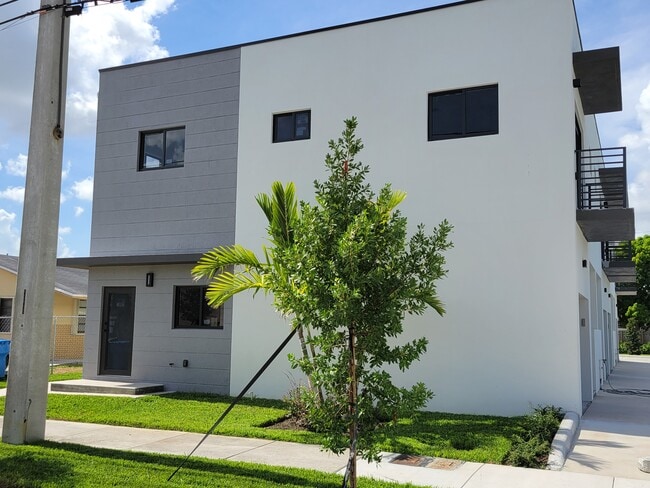 property at 4140 SW 18th St