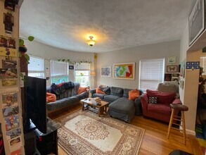 1433 Cambridge St, Unit 2 in Cambridge, MA - Foto de edificio - Building Photo