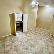 3830 Westheimer Pl Dr in Houston, TX - Building Photo - Building Photo