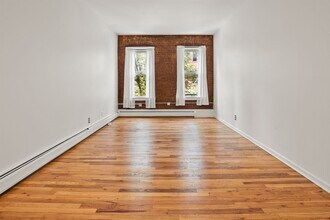 226 1st St in Jersey City, NJ - Building Photo - Building Photo