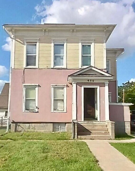 930 2nd Ave in Council Bluffs, IA - Building Photo