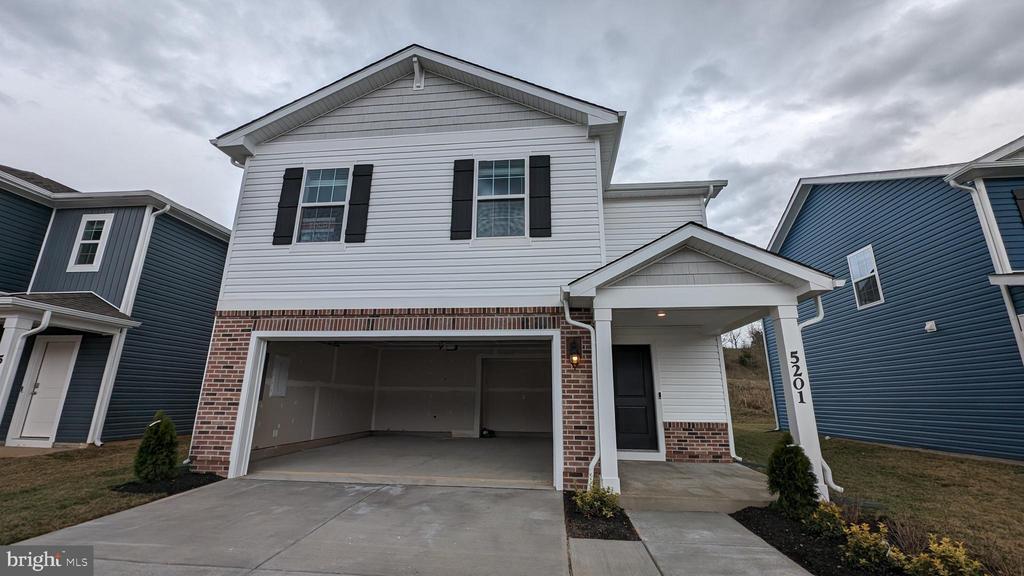 5201 Crooked Ln in Stephens City, VA - Foto de edificio