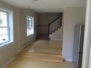 15 Crescent St in Derry, NH - Building Photo - Building Photo