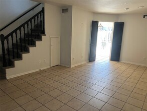 6111 Beverly Hill St in Houston, TX - Building Photo - Building Photo