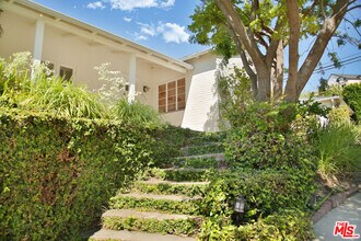 2963 Queensbury Dr in Los Angeles, CA - Foto de edificio - Building Photo