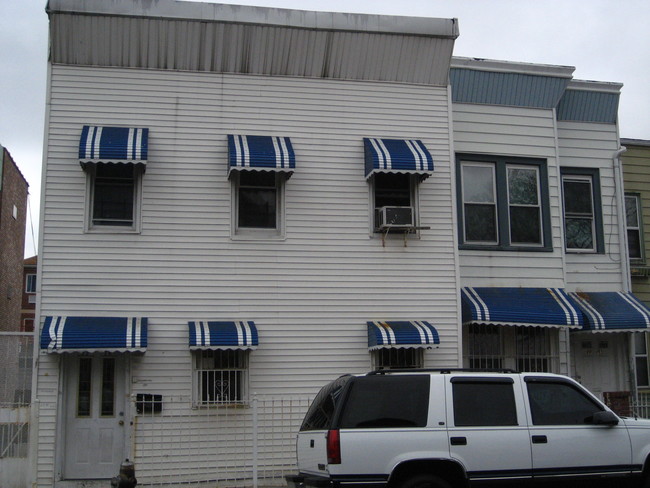 33-26 103rd St in Corona, NY - Building Photo - Building Photo