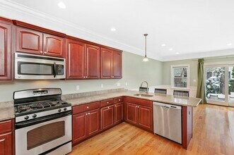 68 Waverley Ave in Newton, MA - Building Photo - Building Photo