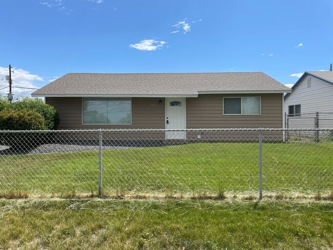 property at 727 S Grand Dr