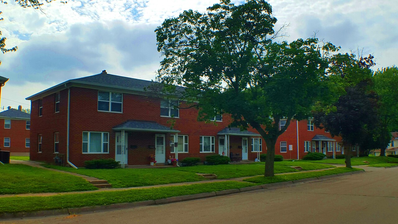 Eagle Point Townhomes in Dubuque, IA - Foto de edificio