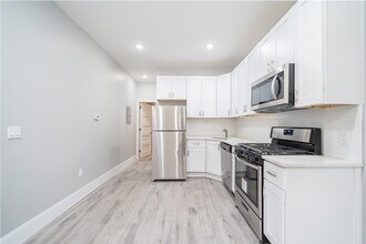 56 St Pauls Ave-Unit -4 in Jersey City, NJ - Building Photo - Building Photo