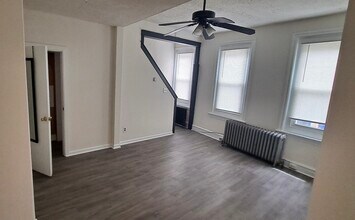 4536 Mitchell St, Unit 2 in Philadelphia, PA - Foto de edificio - Building Photo