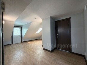 2400 R St in Lincoln, NE - Foto de edificio - Building Photo