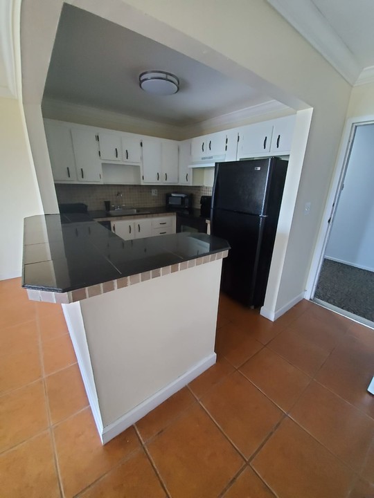 1465 NE 123rd St, Unit 810 in North Miami, FL - Foto de edificio