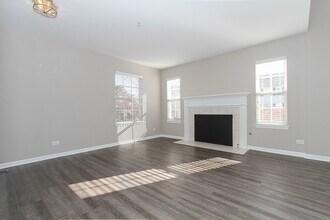 2465 Frost Dr in Aurora, IL - Building Photo - Building Photo