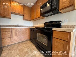 6255 6th Ave NW in Seattle, WA - Foto de edificio - Building Photo