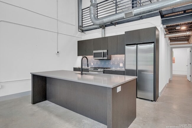 215 Coca-Cola Pl, Unit 244 in San Antonio, TX - Building Photo - Building Photo