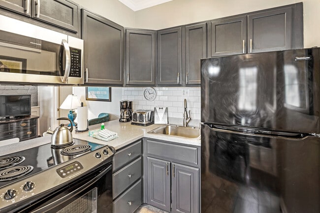 545 E Congress St in Savannah, GA - Building Photo - Building Photo