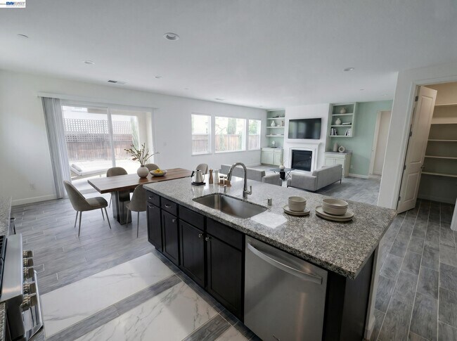 679 Hamilton Ct in Brentwood, CA - Foto de edificio - Building Photo