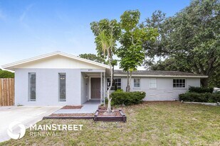 8975 91st St N in Seminole, FL - Building Photo