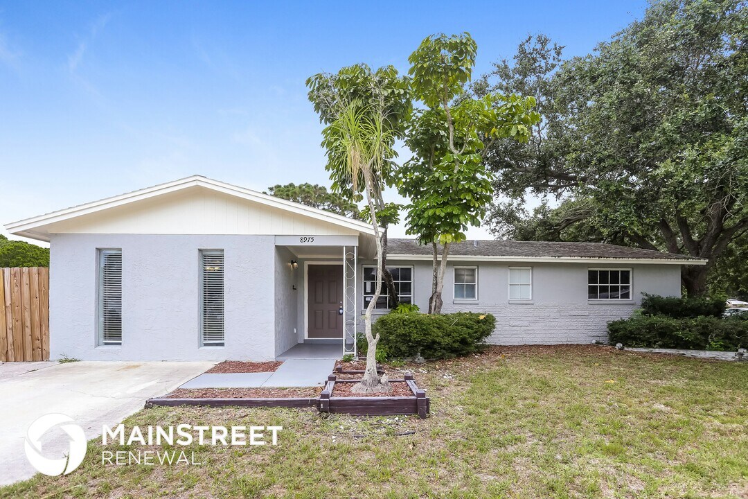 8975 91st St N in Seminole, FL - Building Photo