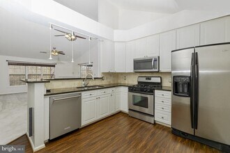 7706 Haynes Point Way in Alexandria, VA - Foto de edificio - Building Photo