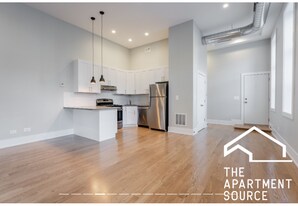 2057 W Dickens Ave, Unit 1n in Chicago, IL - Building Photo