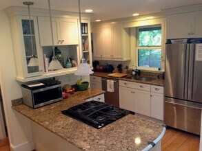 4 Phillips Rd in Nahant, MA - Foto de edificio - Building Photo