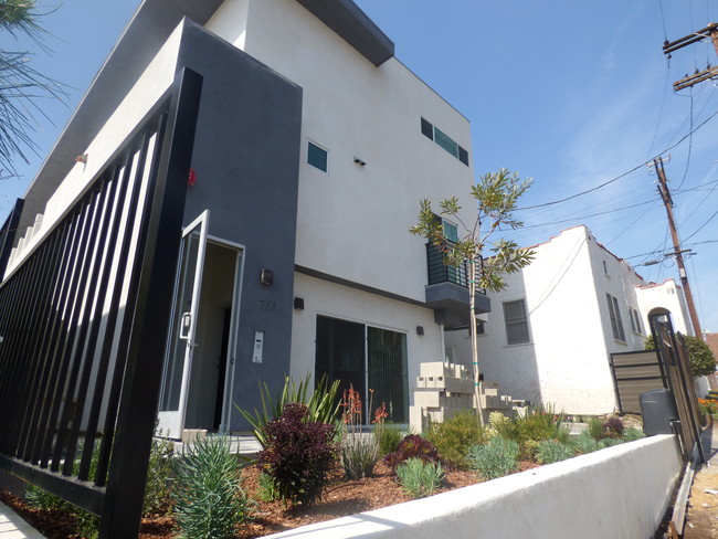 233 Lake Shore Terrace in Los Angeles, CA - Building Photo - Building Photo