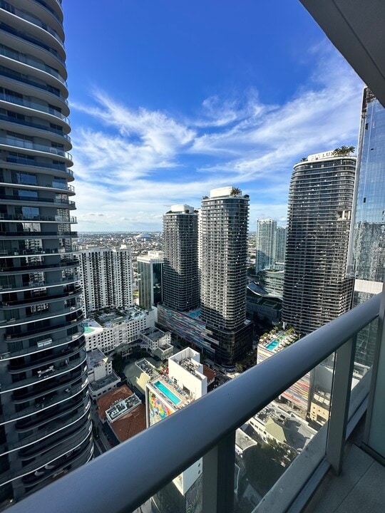 1010 Brickell Ave, Unit 4410 in Miami, FL - Building Photo