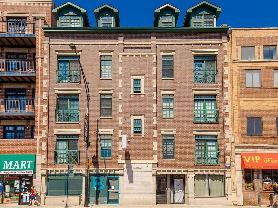 3349 N Clark St in Chicago, IL - Building Photo