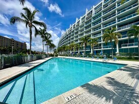 2950 NE 188th St in Aventura, FL - Building Photo