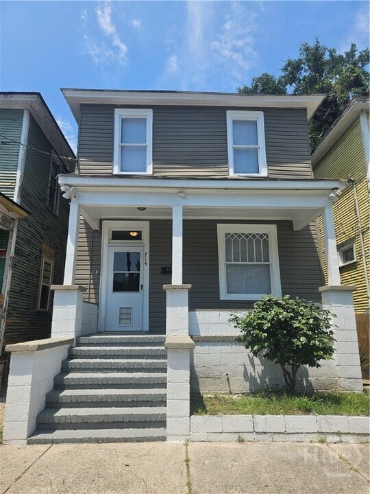 714 W 38th St in Savannah, GA - Foto de edificio