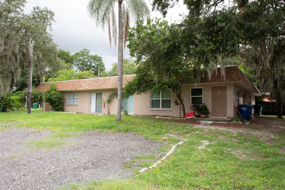 8901 N 39th St in Tampa, FL - Foto de edificio