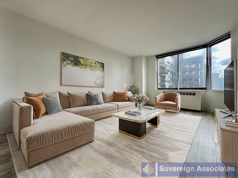 1735 York Ave in New York, NY - Building Photo