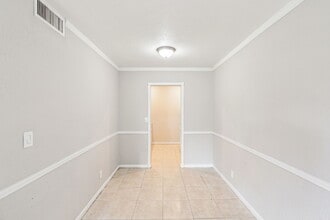Lakeside Condominiums in Lauderdale Lakes, FL - Building Photo - Building Photo