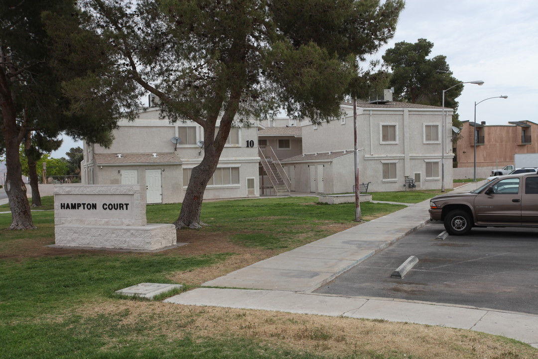 Hampton Court in Henderson, NV - Foto de edificio
