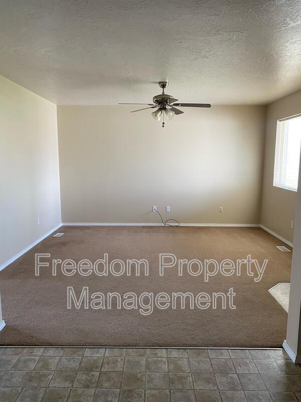 1151 NE Trailridge Ct in Mountain Home, ID - Building Photo - Building Photo