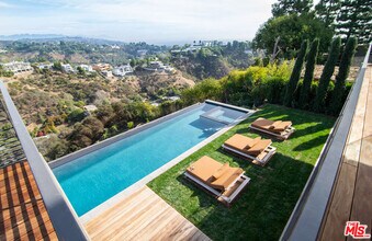 1030 Somera Rd in Los Angeles, CA - Building Photo - Building Photo
