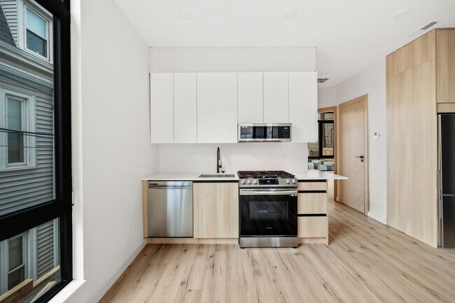 6 National St, Unit 2 in Boston, MA - Building Photo - Building Photo