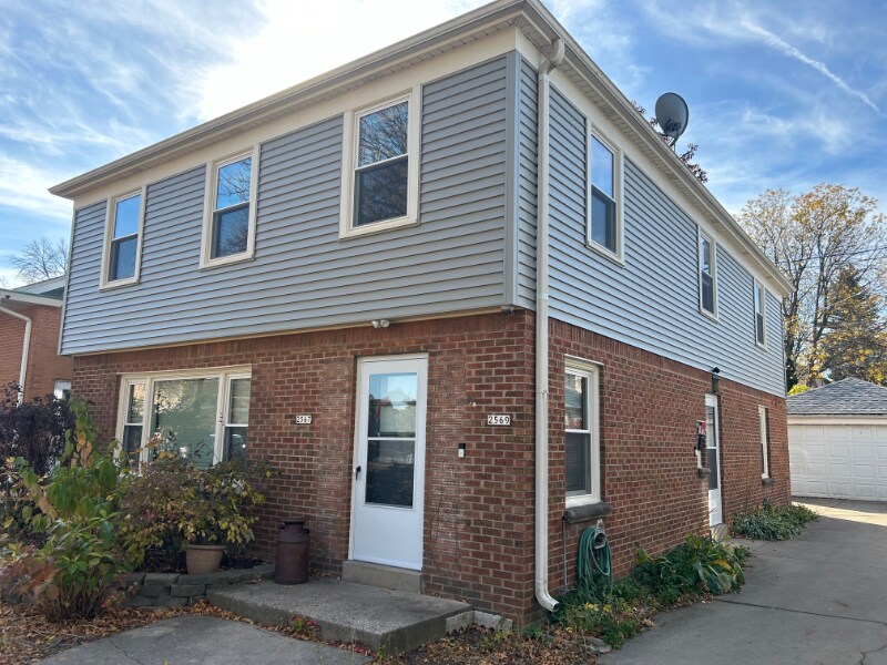 2567 N 74th St-Unit -Upper in Wauwatosa, WI - Building Photo