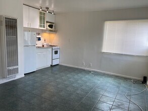 11881 Jefferson Blvd, Unit 3 in Culver City, CA - Foto de edificio - Building Photo